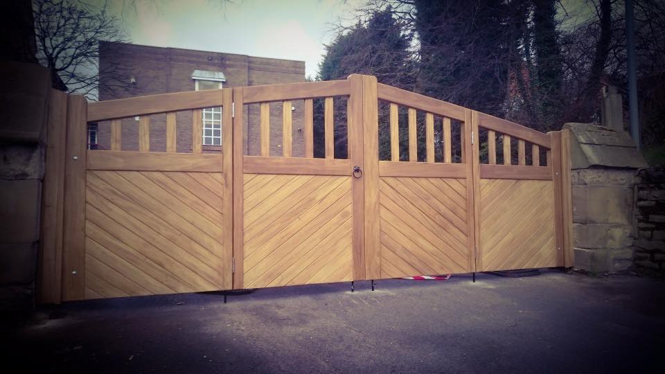 Wooden Driveway Gates - Village Gates
