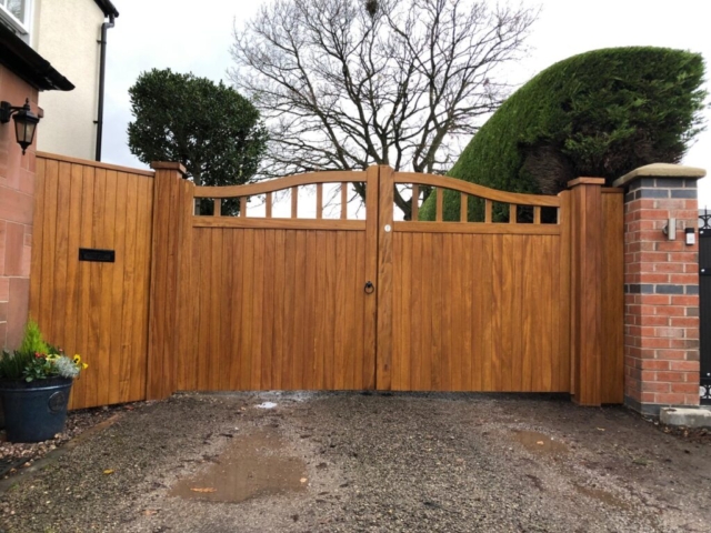 Idigbo Hardwood Honey Oak Chester Design Double Gate Front