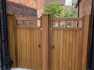 Iroko Cheshire Design Light Oak Stain With Cladded post Front