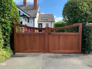 iroko hardwood inverted tarporley with metal spindles mahogany stain front 2 231black 1024x768