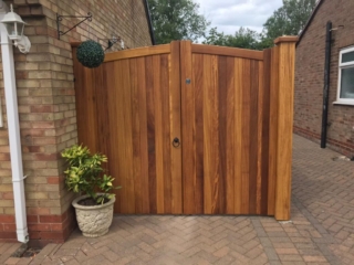 Iroko Hardwood Lymm Design Sheer Oil Double Gate Front 31OAK 1024x768