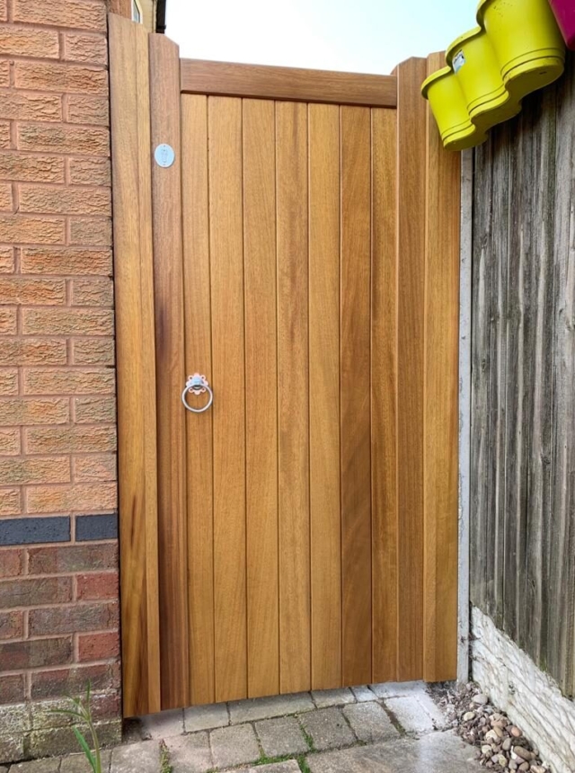 Iroko Village Single Natural Front