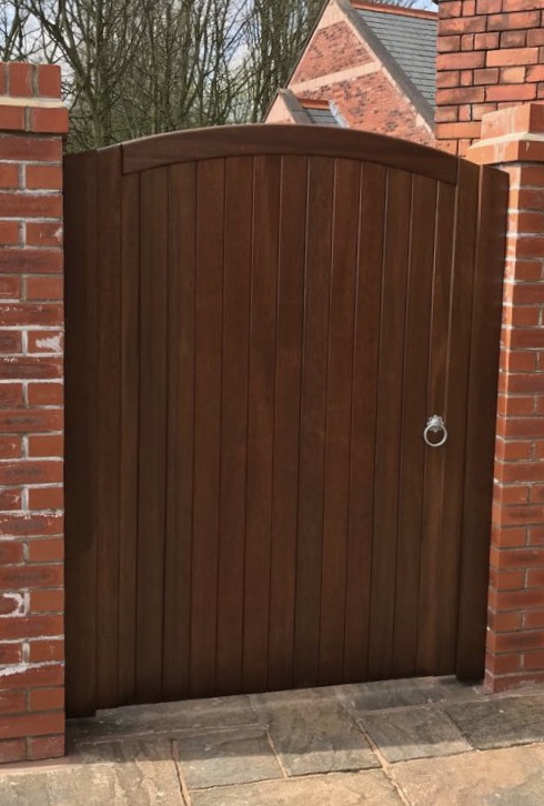 Idigbo hardwood Lymm Style gates without horns in dark oak finish