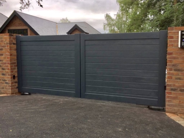 Hardwood knutsford design gates in anthracite grey