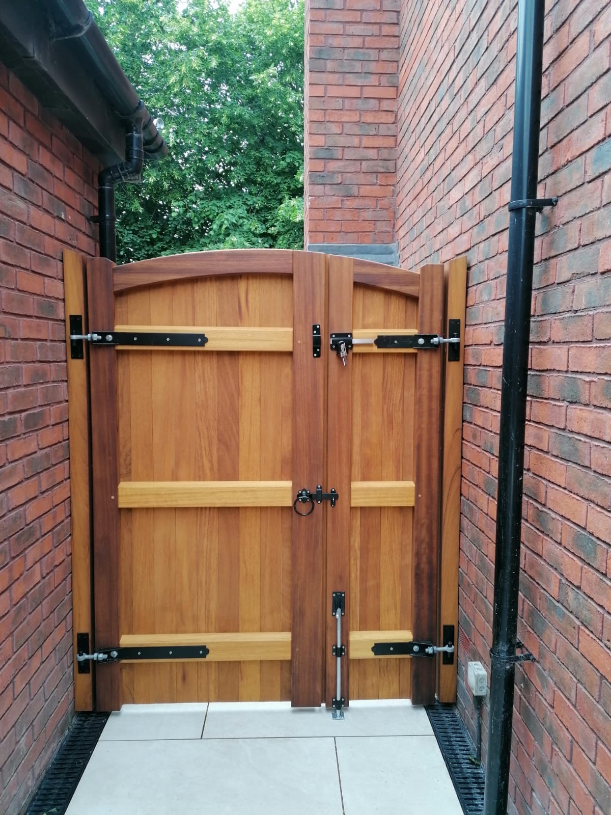 Iroko Hardwood Lymm Design Sheer Natural Oil Single Gate Rear